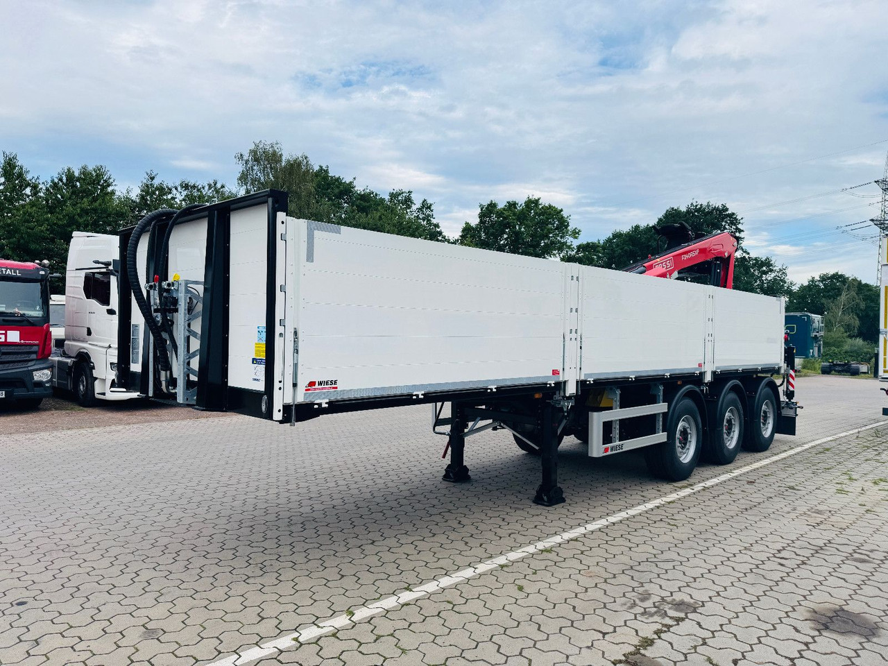 Wiese Baustoffauflieger - Heckkran Kran Fassi - نصف مقطورة مسطحة: صورة 2 Wiese Baustoffauflieger - Heckkran Kran Fassi - نصف مقطورة مسطحة: صورة 2