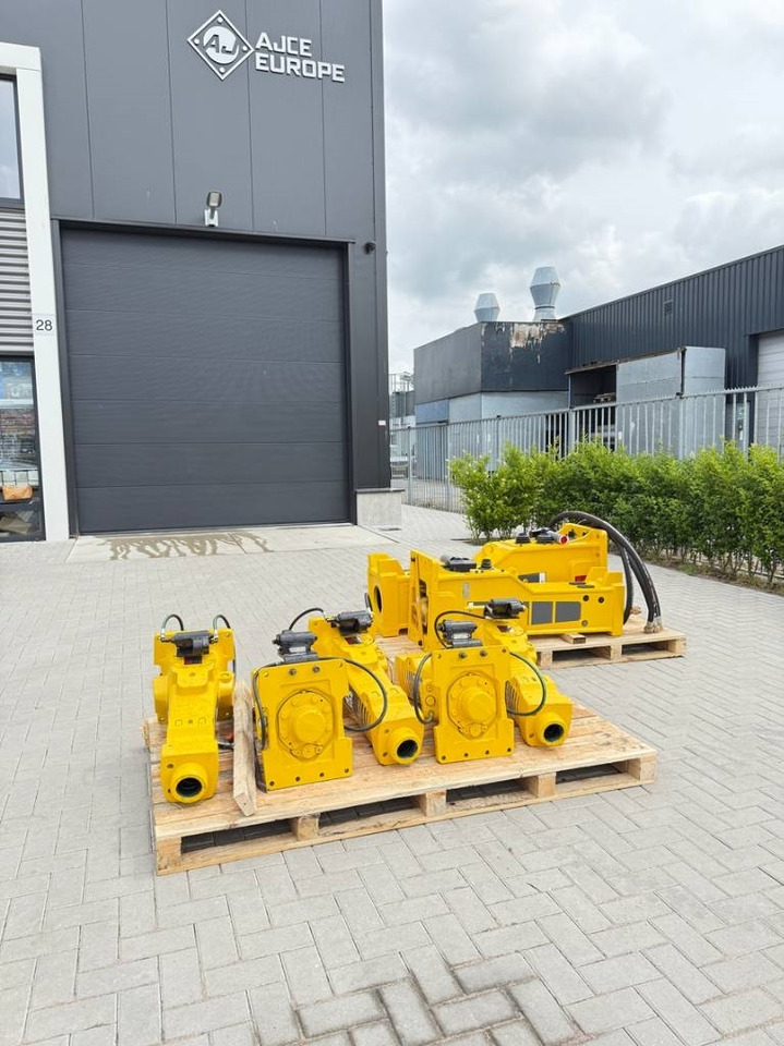 Epiroc Atlas copco SB302 SB 302 Auto Lube - مطرقة هيدروليكية - آلات الإنشاء: صورة 1 Epiroc Atlas copco SB302 SB 302 Auto Lube - مطرقة هيدروليكية - آلات الإنشاء: صورة 1