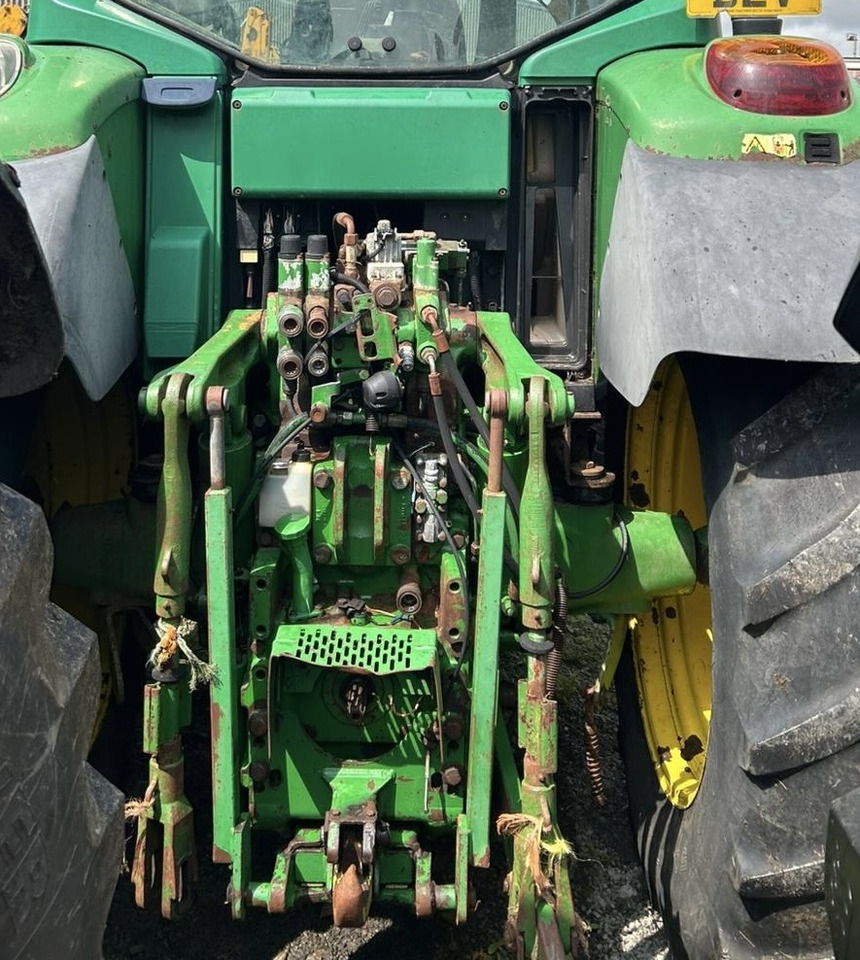 JOHN DEERE 6820 - جرار: صورة 2 JOHN DEERE 6820 - جرار: صورة 2
