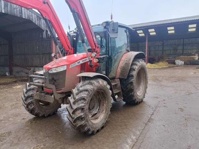 MASSEY FERGUSON 5711M - جرار: صورة 1 MASSEY FERGUSON 5711M - جرار: صورة 1