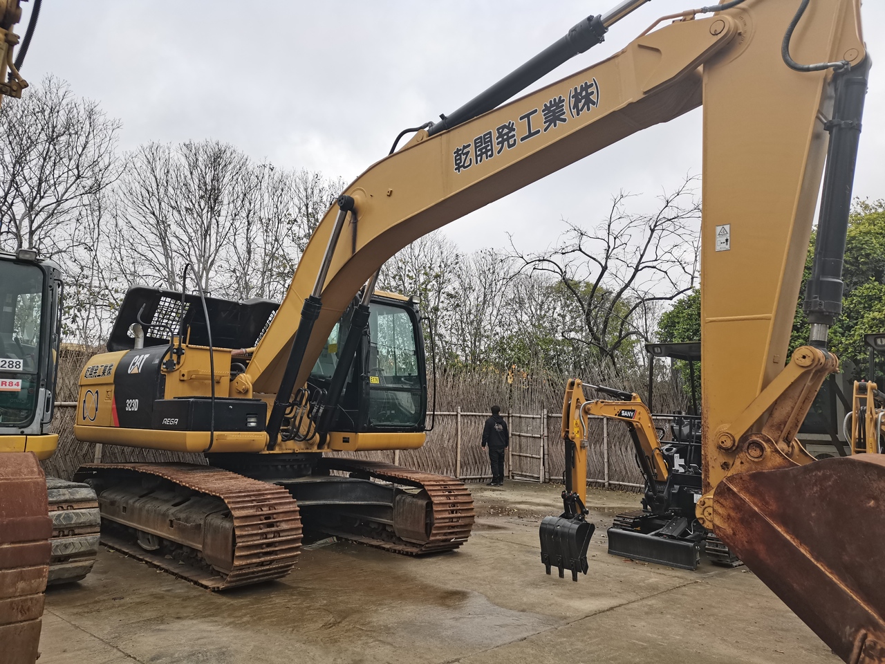 CATERPILLAR 323D - حفار زاحف: صورة 3 CATERPILLAR 323D - حفار زاحف: صورة 3