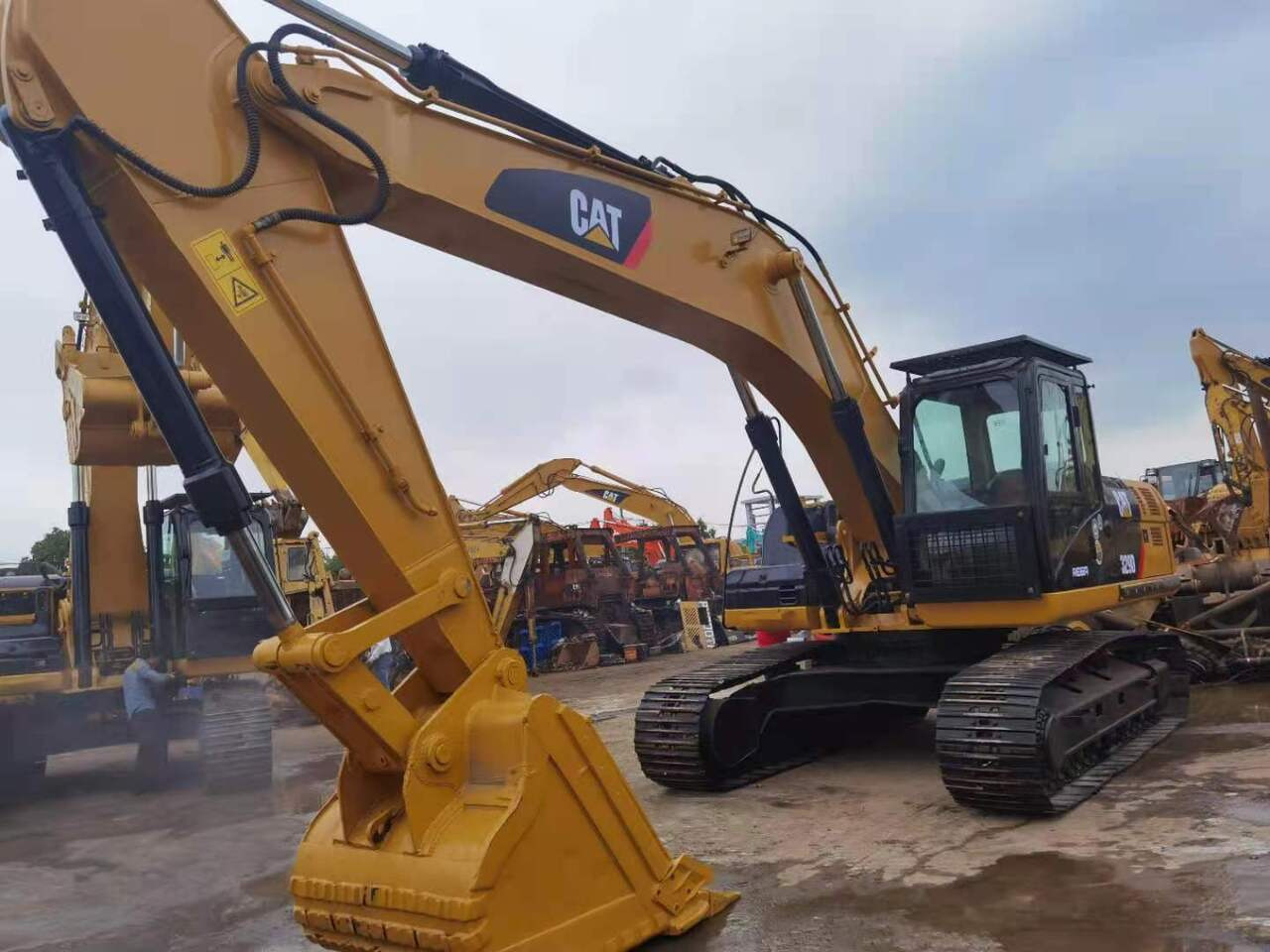 CATERPILLAR 329D - حفار زاحف: صورة 1 CATERPILLAR 329D - حفار زاحف: صورة 1