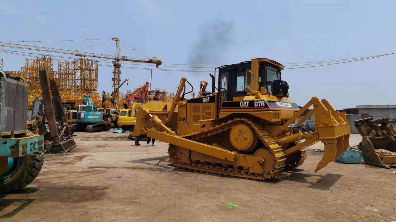 CATERPILLAR D7R - بلدوزر: صورة 2 CATERPILLAR D7R - بلدوزر: صورة 2