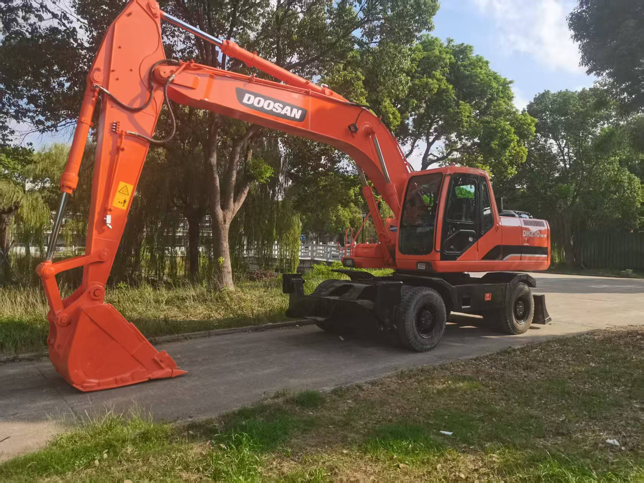 DOOSAN DH210W-9C - حفار ذو عجلات: صورة 1 DOOSAN DH210W-9C - حفار ذو عجلات: صورة 1