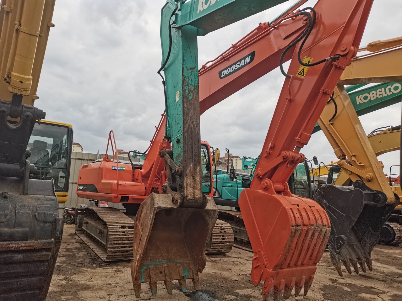 DOOSAN DH225LC-7 - حفار زاحف: صورة 4 DOOSAN DH225LC-7 - حفار زاحف: صورة 4