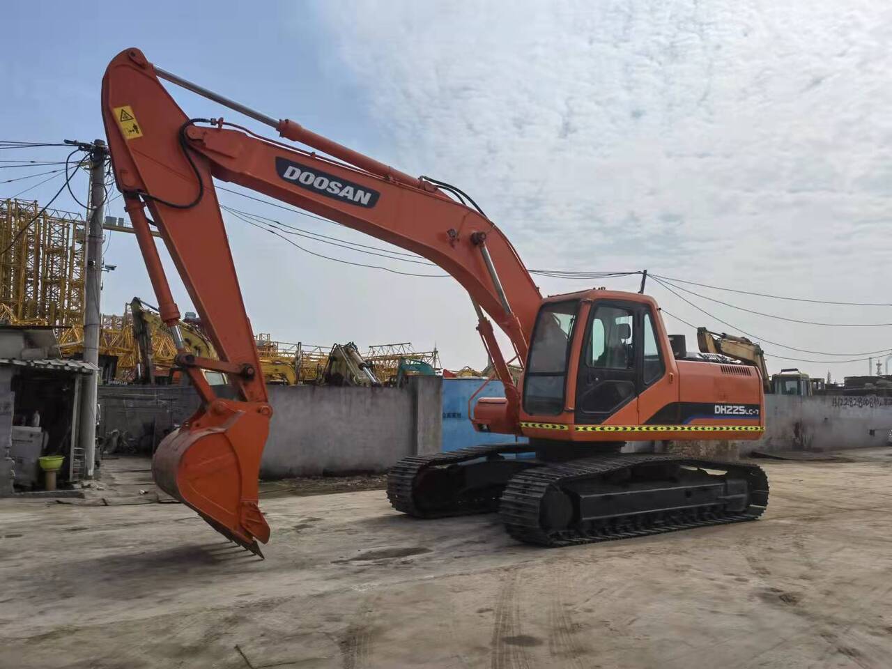 DOOSAN DH225LC-7 - حفار زاحف: صورة 3 DOOSAN DH225LC-7 - حفار زاحف: صورة 3
