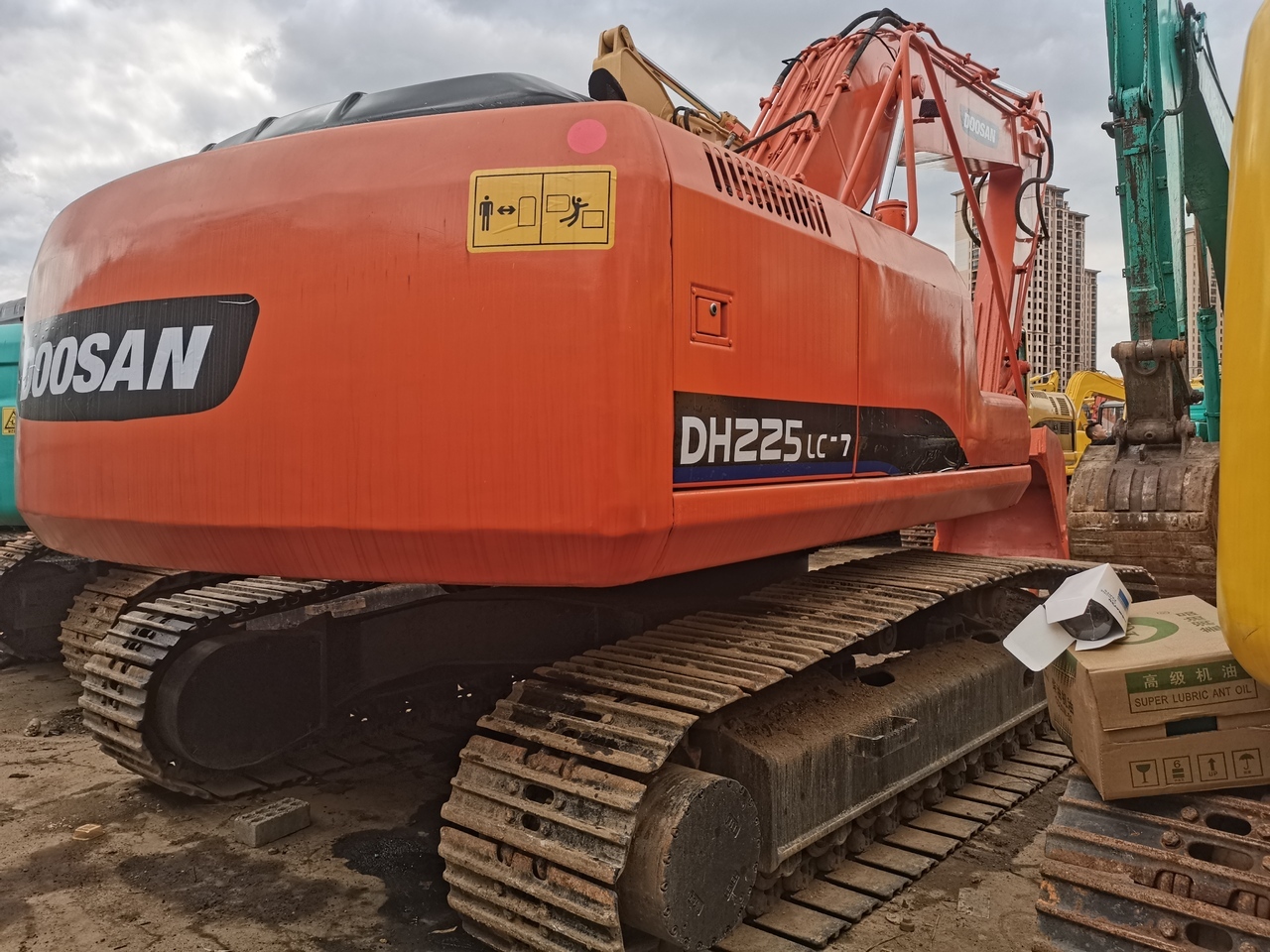 DOOSAN DH225LC-7 - حفار زاحف: صورة 1 DOOSAN DH225LC-7 - حفار زاحف: صورة 1