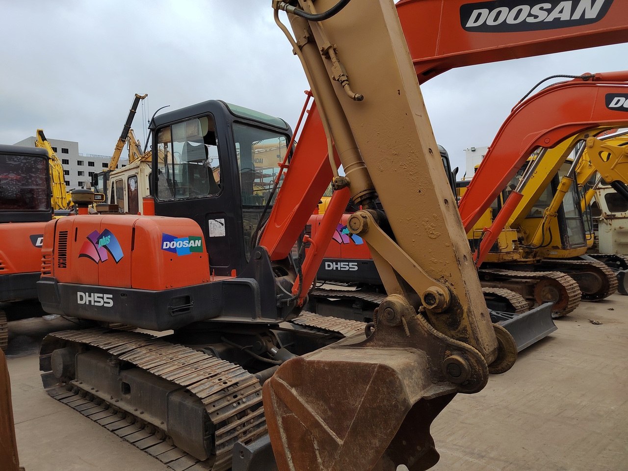 DOOSAN DH55 - حفار صغير: صورة 2 DOOSAN DH55 - حفار صغير: صورة 2