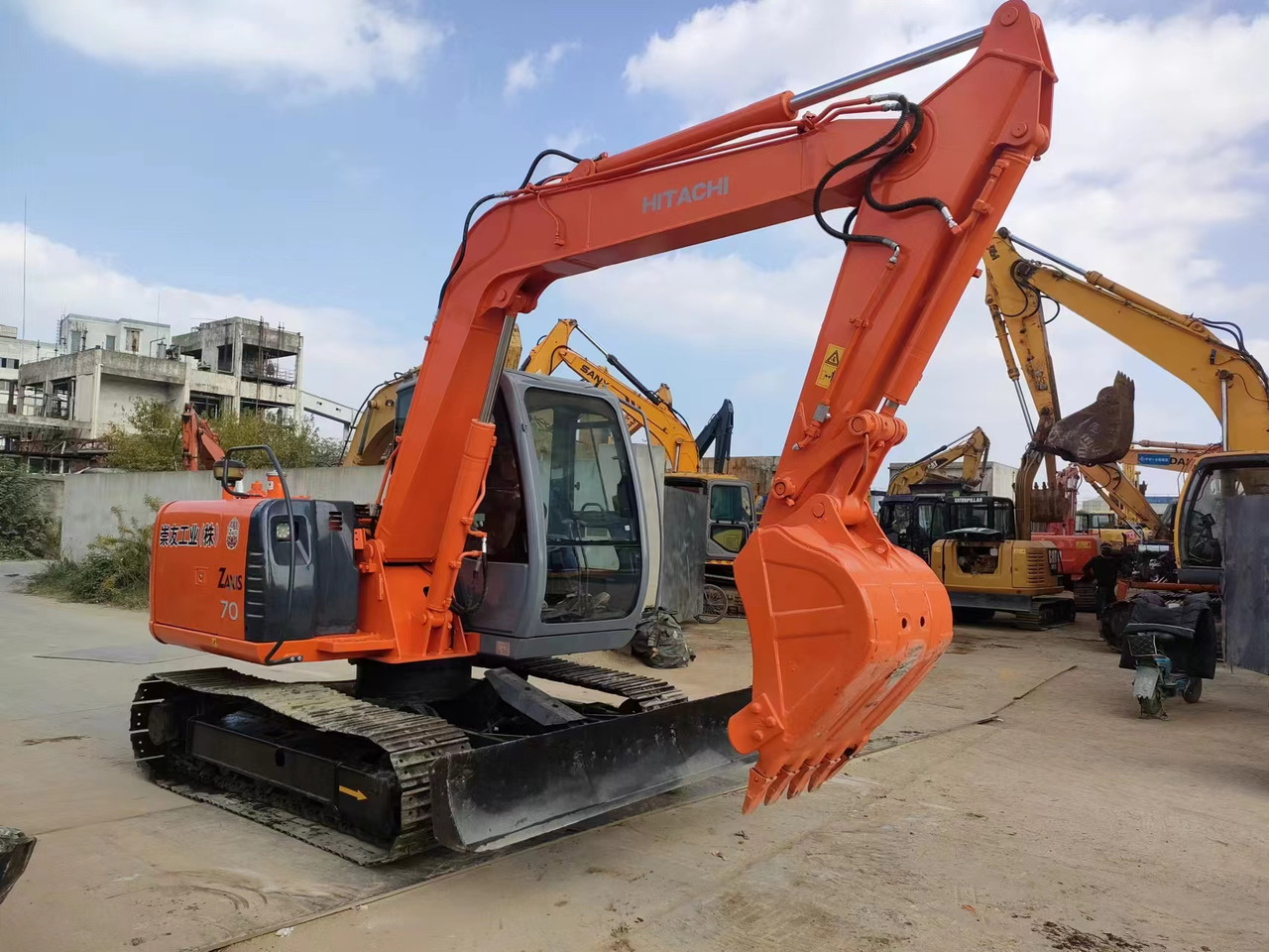 HITACHI ZX70 - حفار زاحف: صورة 1 HITACHI ZX70 - حفار زاحف: صورة 1