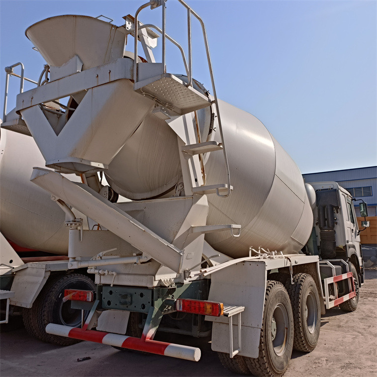 HOWO HOWO-mixer pump truck - خلاطة مع مضخة: صورة 5 HOWO HOWO-mixer pump truck - خلاطة مع مضخة: صورة 5