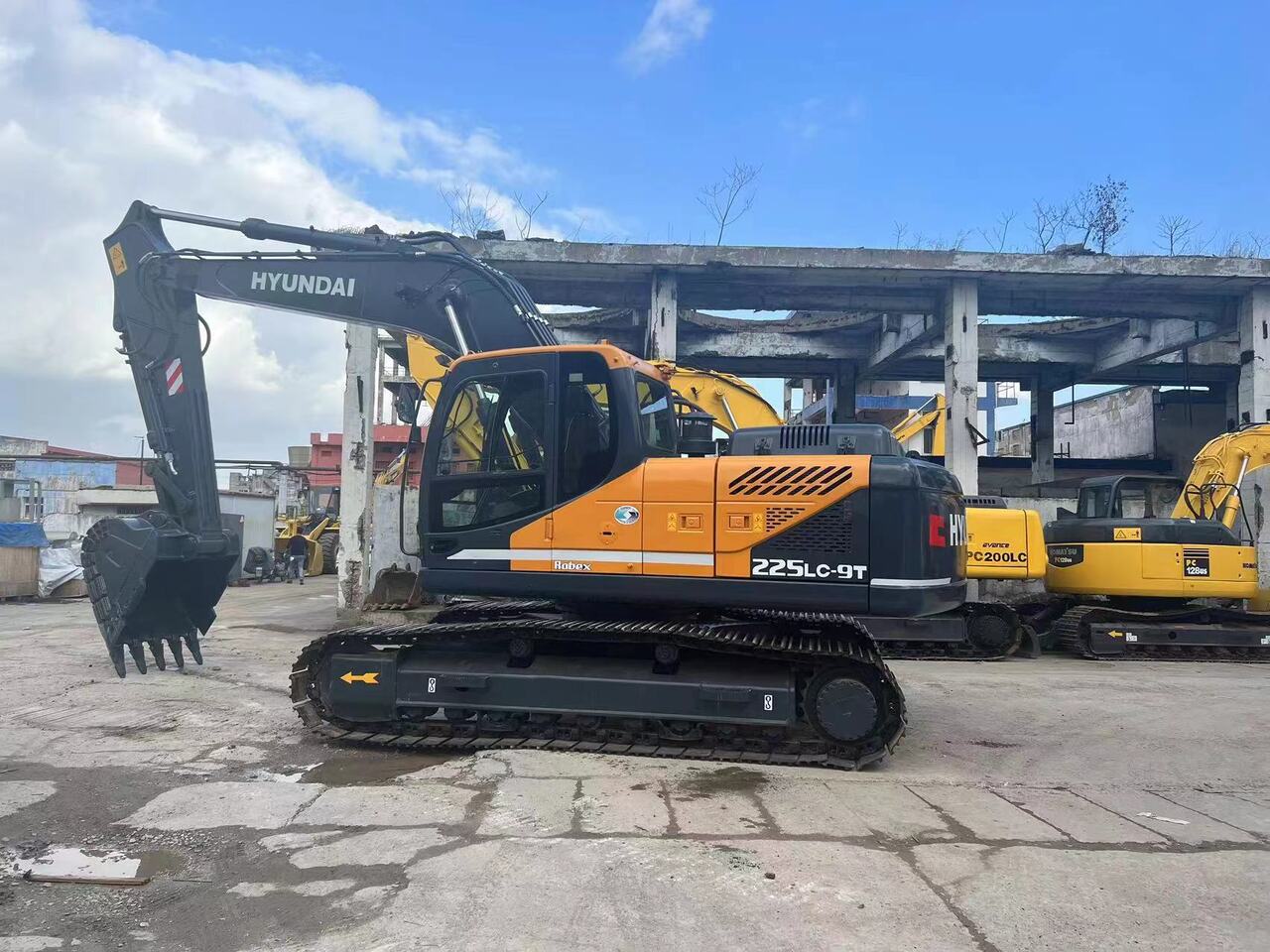 HYUNDAI 225LC-9T - حفار زاحف: صورة 2 HYUNDAI 225LC-9T - حفار زاحف: صورة 2