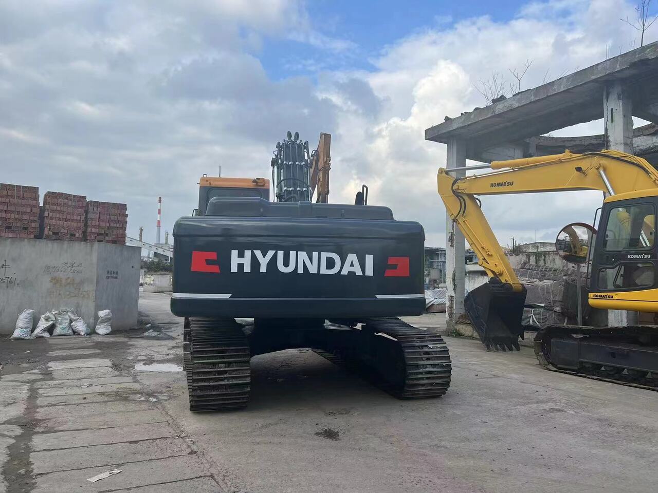 HYUNDAI 225LC-9T - حفار زاحف: صورة 4 HYUNDAI 225LC-9T - حفار زاحف: صورة 4