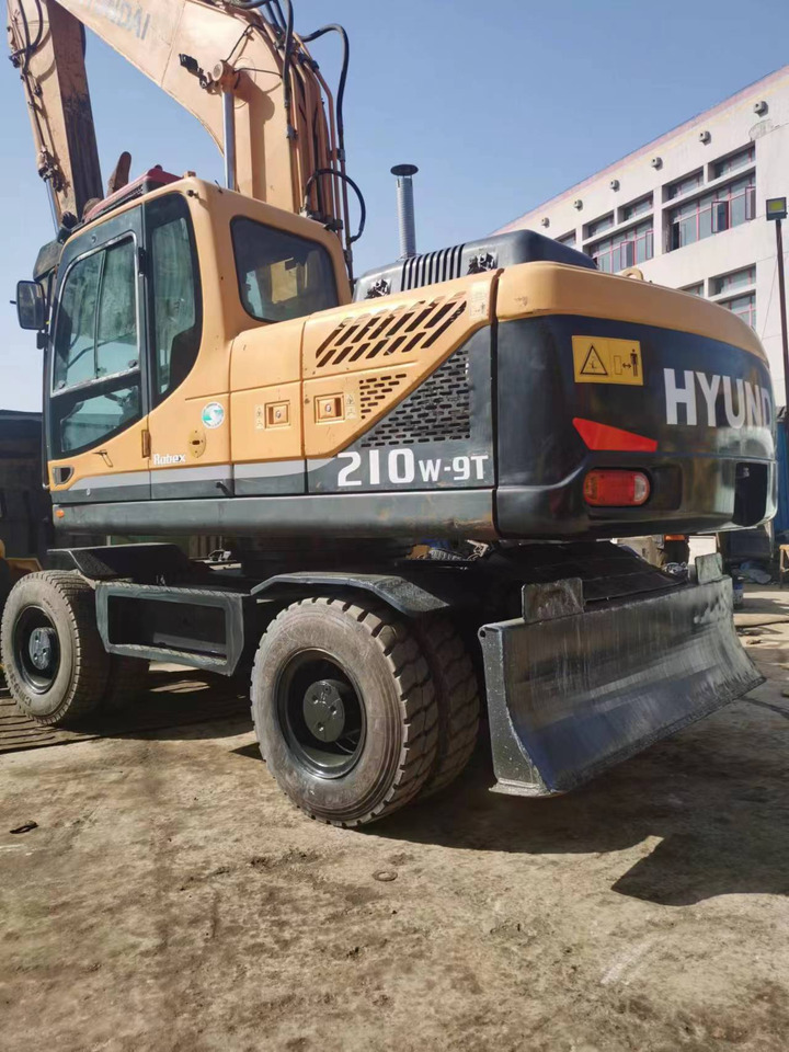 HYUNDAI R210W-9 - حفار ذو عجلات: صورة 3 HYUNDAI R210W-9 - حفار ذو عجلات: صورة 3