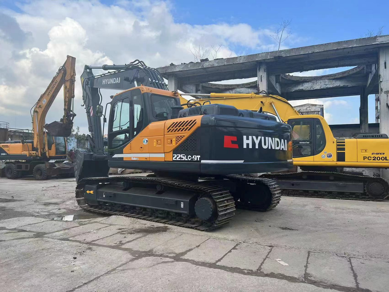 Hyundai R225LC-9T - حفار زاحف: صورة 2 Hyundai R225LC-9T - حفار زاحف: صورة 2