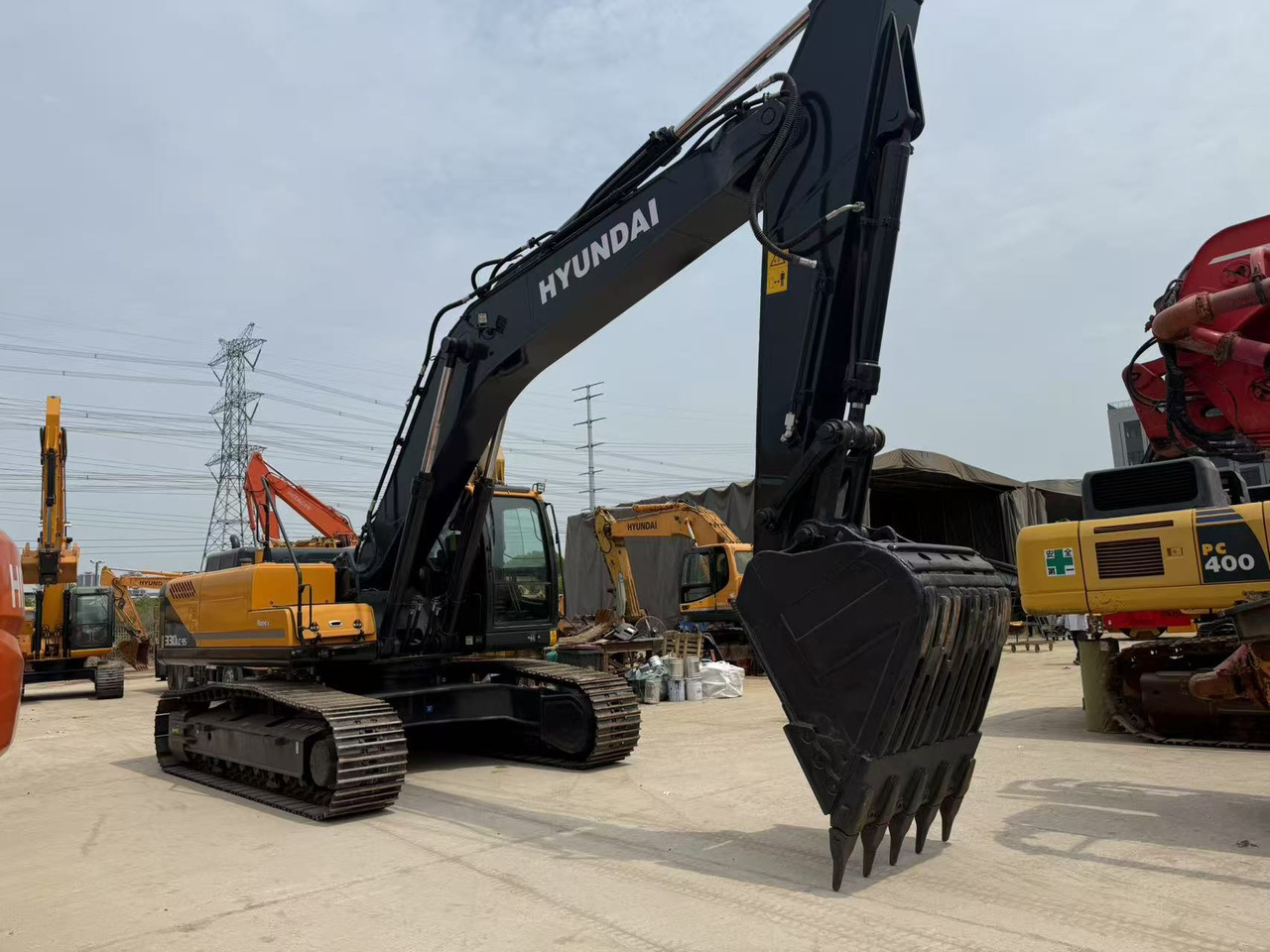Hyundai R330LC-9S - حفار زاحف: صورة 3 Hyundai R330LC-9S - حفار زاحف: صورة 3