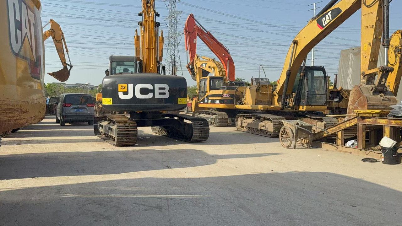 JCB JS215LC - حفار زاحف: صورة 2 JCB JS215LC - حفار زاحف: صورة 2
