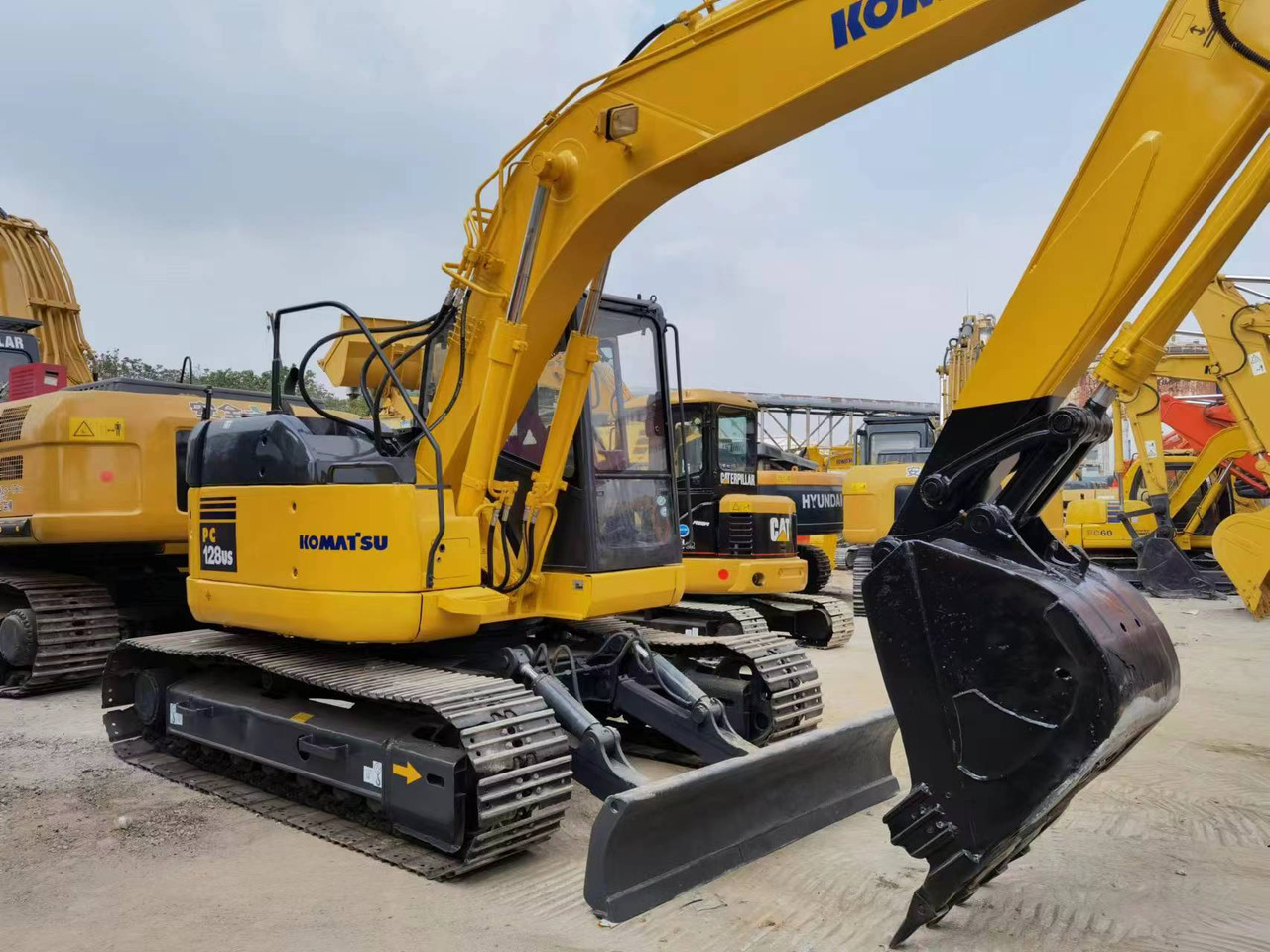 KOMATSU PC128 - حفار زاحف: صورة 4 KOMATSU PC128 - حفار زاحف: صورة 4
