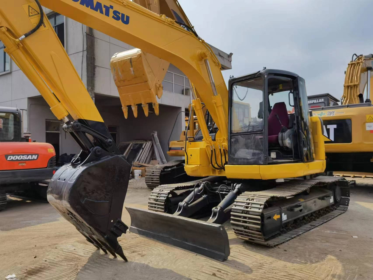 KOMATSU PC128 - حفار زاحف: صورة 3 KOMATSU PC128 - حفار زاحف: صورة 3