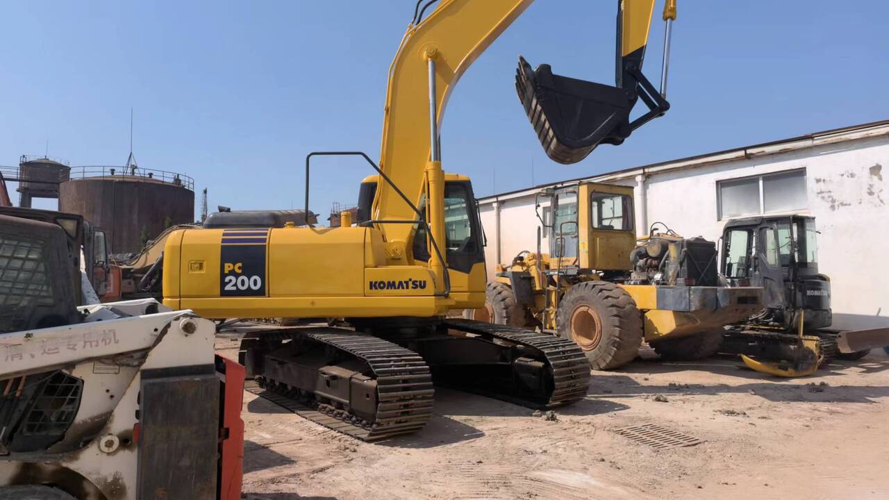 KOMATSU PC200-7 - حفار زاحف: صورة 2 KOMATSU PC200-7 - حفار زاحف: صورة 2