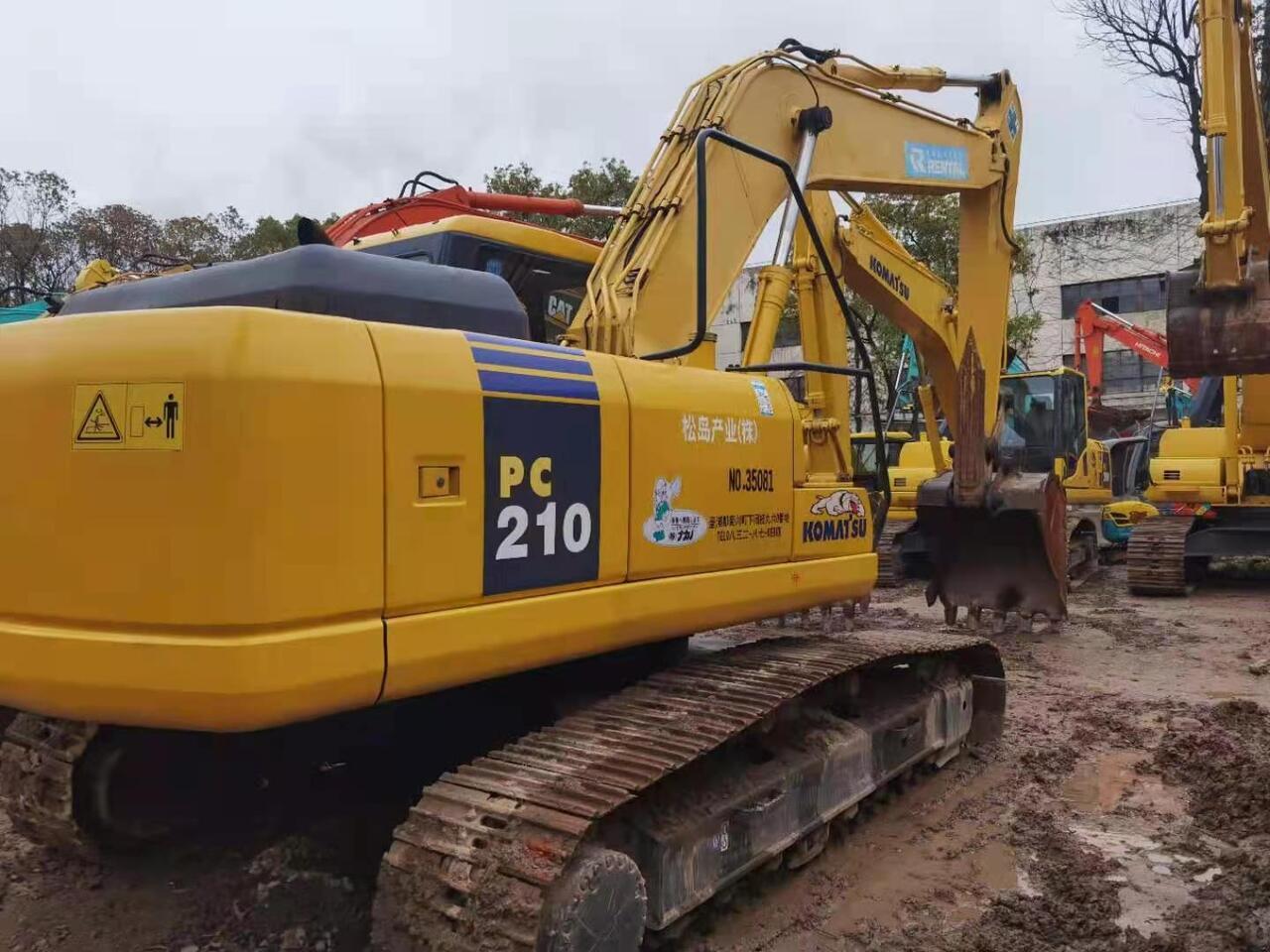 KOMATSU PC210-7-excavator - حفار زاحف: صورة 1 KOMATSU PC210-7-excavator - حفار زاحف: صورة 1