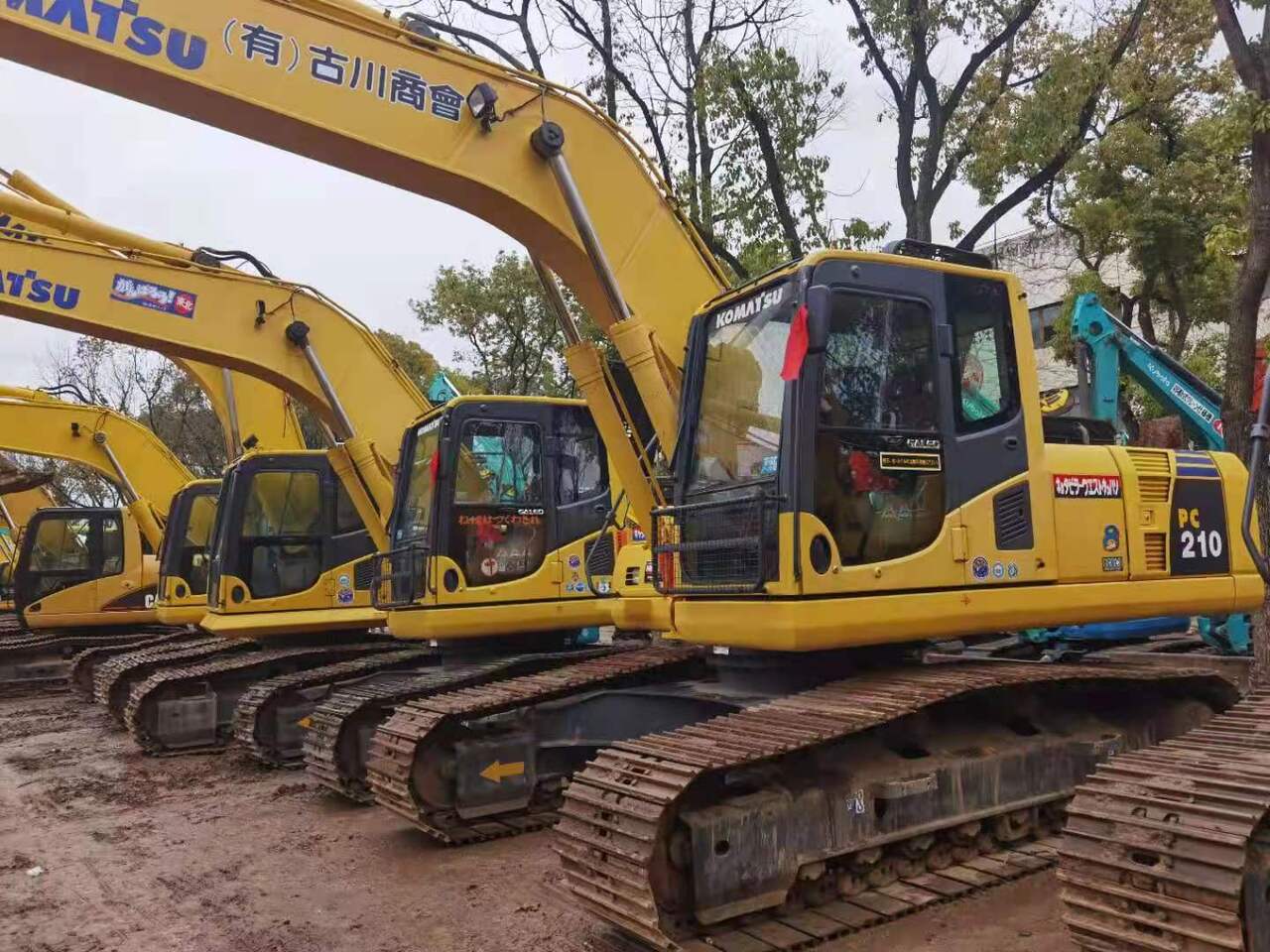 KOMATSU PC210-8 - حفار زاحف: صورة 2 KOMATSU PC210-8 - حفار زاحف: صورة 2