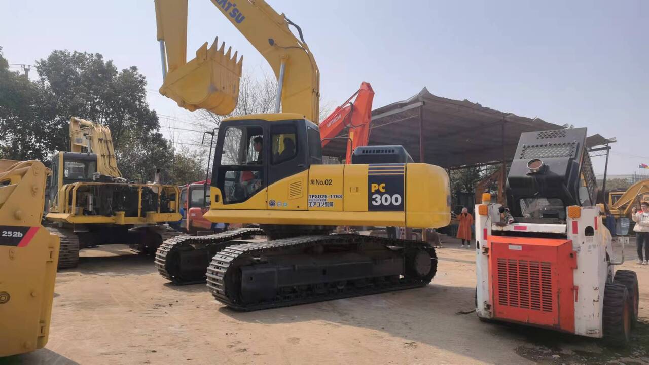 KOMATSU PC300-7 - حفار زاحف: صورة 3 KOMATSU PC300-7 - حفار زاحف: صورة 3