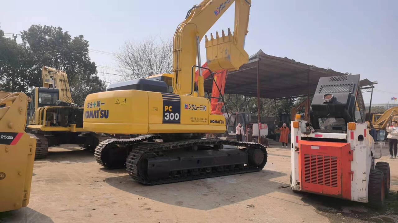 KOMATSU PC300-7 - حفار زاحف: صورة 1 KOMATSU PC300-7 - حفار زاحف: صورة 1