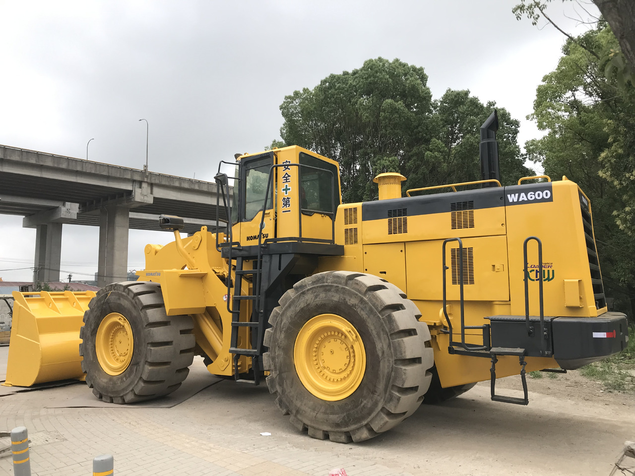 KOMATSU WA600-3 - اللودر بعجل: صورة 4 KOMATSU WA600-3 - اللودر بعجل: صورة 4