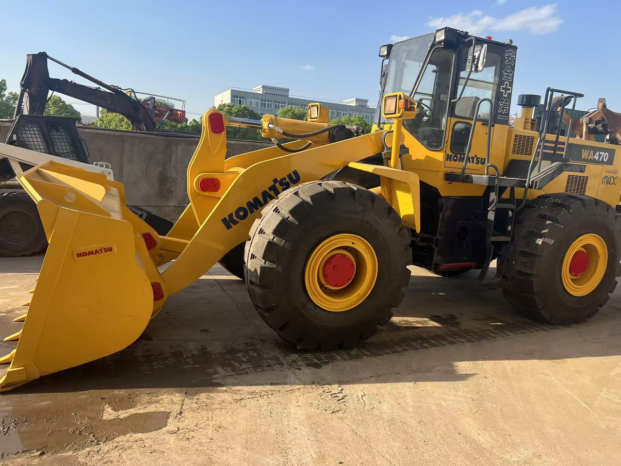 Komatsu WA470-3 - اللودر بعجل: صورة 1 Komatsu WA470-3 - اللودر بعجل: صورة 1