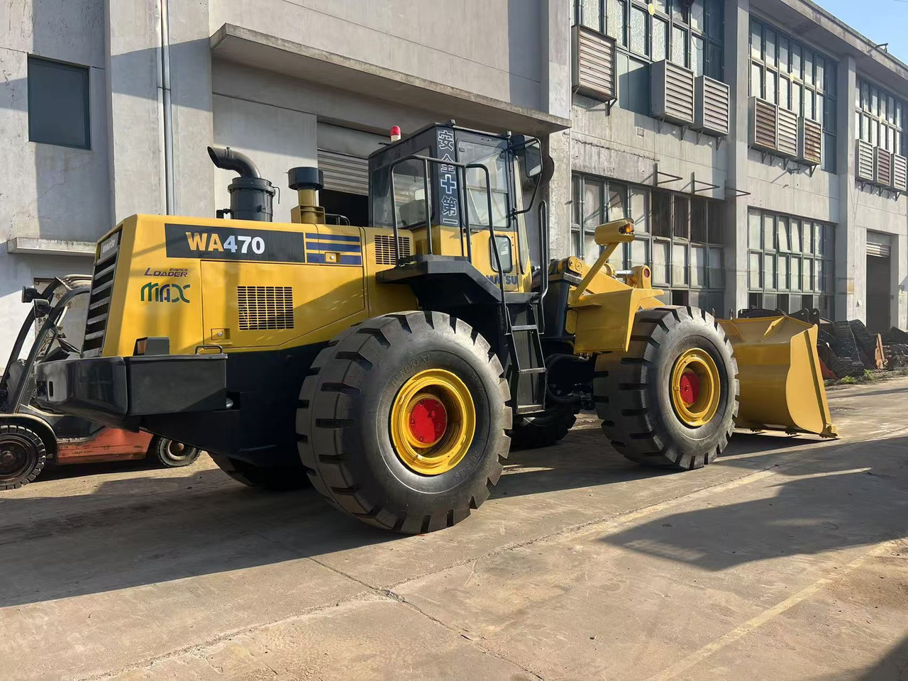 Komatsu WA470-3 - اللودر بعجل: صورة 4 Komatsu WA470-3 - اللودر بعجل: صورة 4