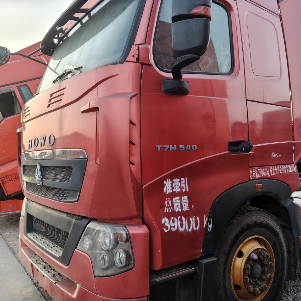 SINOTRUK Howo T7H 6x4 - مقطورة السحب: صورة 3 SINOTRUK Howo T7H 6x4 - مقطورة السحب: صورة 3