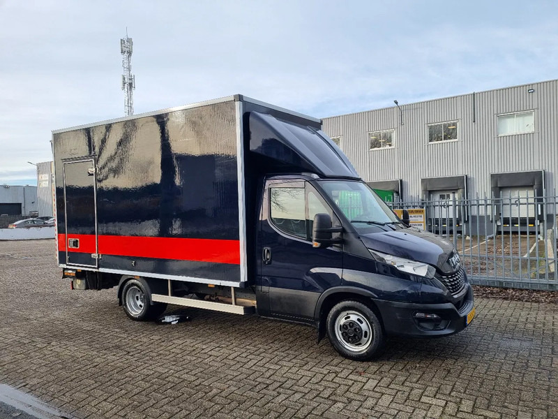 Iveco Daily 35C18 3.0D Bakwagen LBW Laadklep Euro 6 GVW 3500KG - شاحنة بصندوق مغلق: صورة 1 Iveco Daily 35C18 3.0D Bakwagen LBW Laadklep Euro 6 GVW 3500KG - شاحنة بصندوق مغلق: صورة 1
