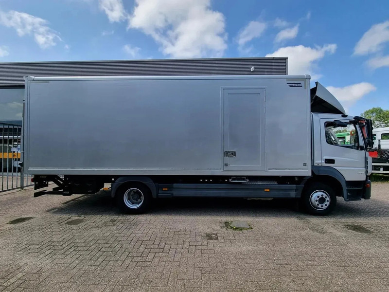 Mercedes-Benz Atego 1218 Koffer/ Ladebordwand/ Airco/ Grau Metallic - شاحنة صندوقية: صورة 2 Mercedes-Benz Atego 1218 Koffer/ Ladebordwand/ Airco/ Grau Metallic - شاحنة صندوقية: صورة 2