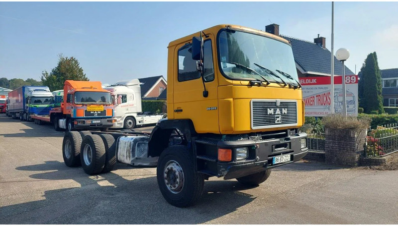 MAN 26.372 MANUAL ZF GEARBOX STEEL SUSPENSION 6X4 - شاحنة بهيكل معدني للمقصورة: صورة 3 MAN 26.372 MANUAL ZF GEARBOX STEEL SUSPENSION 6X4 - شاحنة بهيكل معدني للمقصورة: صورة 3