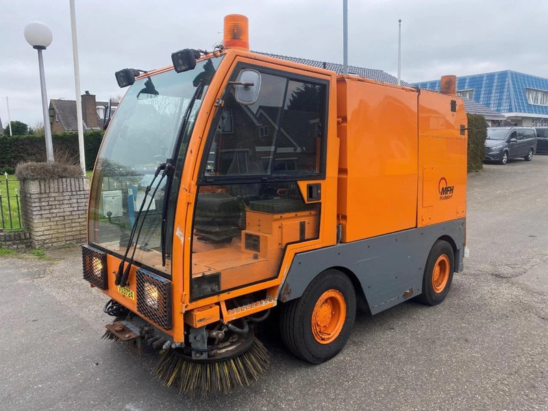 Nilfisk MFH2200 SWEEPER MFH 2200 CLEANER - كناسة المناطق الصناعية: صورة 1 Nilfisk MFH2200 SWEEPER MFH 2200 CLEANER - كناسة المناطق الصناعية: صورة 1