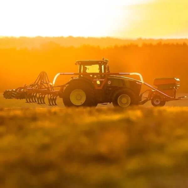 AGRO-MASZ IKAR - PNEUMATYCZNY SIEWNIK ZBOŻOWY (FRONTOWY) - آلة نشر السماد: صورة 1 AGRO-MASZ IKAR - PNEUMATYCZNY SIEWNIK ZBOŻOWY (FRONTOWY) - آلة نشر السماد: صورة 1