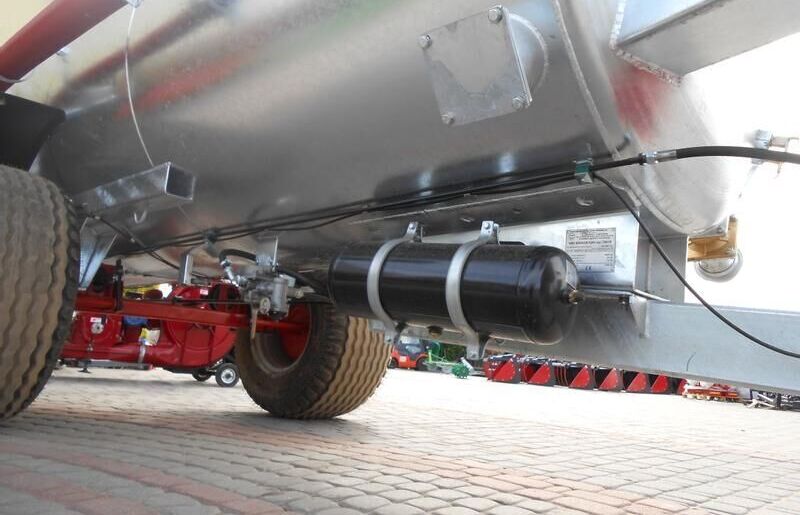 POMOT Single-axial tanker truck/ Beczkowóz wóz asenizacyjny 5000 l - صهريج السماد السائل: صورة 5 POMOT Single-axial tanker truck/ Beczkowóz wóz asenizacyjny 5000 l - صهريج السماد السائل: صورة 5