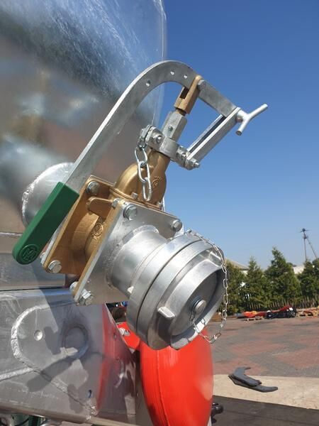 POMOT Single-axial tanker truck/ Beczkowóz wóz asenizacyjny 8000 l - صهريج السماد السائل: صورة 3 POMOT Single-axial tanker truck/ Beczkowóz wóz asenizacyjny 8000 l - صهريج السماد السائل: صورة 3