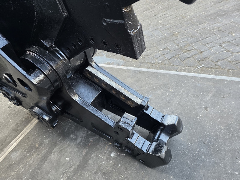 Caterpillar mp 318 oilquick caterpillar pulveriser crusher verachtert - مقصات الهدم: صورة 5 Caterpillar mp 318 oilquick caterpillar pulveriser crusher verachtert - مقصات الهدم: صورة 5
