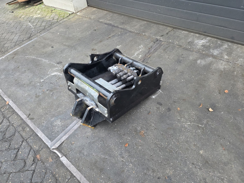 Oilquick kopplaat oq70/55 adaptor plate oilquick 70 55 steelwrist - قارنة التوصيل السريعة - آلات الإنشاء: صورة 2 Oilquick kopplaat oq70/55 adaptor plate oilquick 70 55 steelwrist - قارنة التوصيل السريعة - آلات الإنشاء: صورة 2