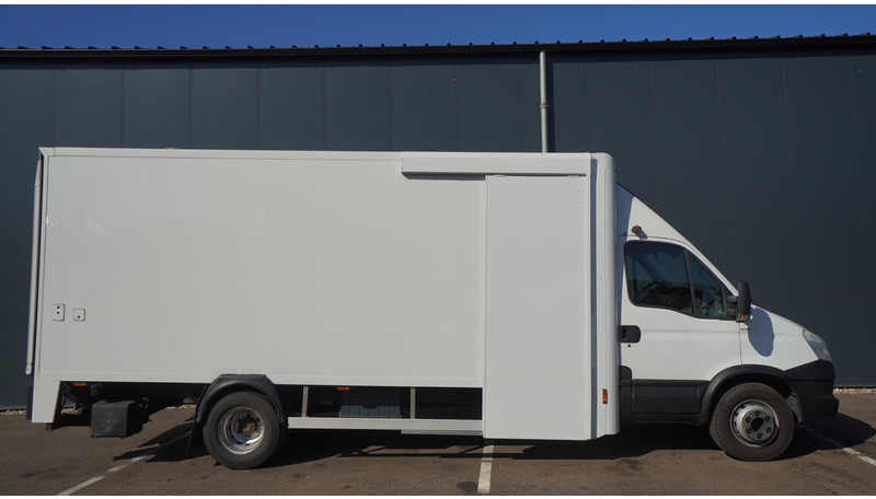 Iveco DAILY 70C17 CLOSED BOX 185.500KM - شاحنة صندوقية: صورة 2 Iveco DAILY 70C17 CLOSED BOX 185.500KM - شاحنة صندوقية: صورة 2