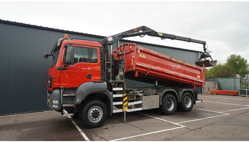 MAN TGS 28.400 6X6 2 SIDE TIPPER WITH HMF 1643 CRANE 376.400KM - شاحنة كرين: صورة 3 MAN TGS 28.400 6X6 2 SIDE TIPPER WITH HMF 1643 CRANE 376.400KM - شاحنة كرين: صورة 3