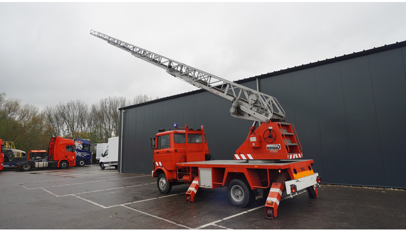 Mercedes-Benz 809 FIRE LADDER TRUCK 13.100KM MANUAL GEARBOX - شاحنة حريق: صورة 3 Mercedes-Benz 809 FIRE LADDER TRUCK 13.100KM MANUAL GEARBOX - شاحنة حريق: صورة 3