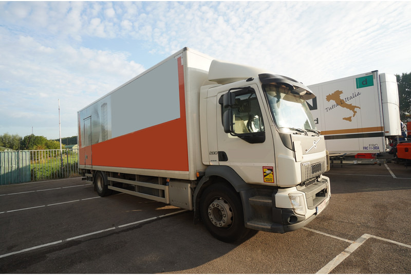 Volvo FL 280 CLOSED BOX BROKEN ENGINE NOT DRIVABLE - شاحنة صندوقية: صورة 3 Volvo FL 280 CLOSED BOX BROKEN ENGINE NOT DRIVABLE - شاحنة صندوقية: صورة 3