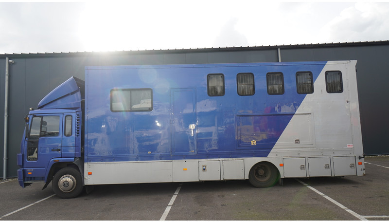 Volvo FL 6-9 HORSE TRANSPORT 341.000KM MANUAL GEARBOX - شاحنة نقل خيل: صورة 1 Volvo FL 6-9 HORSE TRANSPORT 341.000KM MANUAL GEARBOX - شاحنة نقل خيل: صورة 1