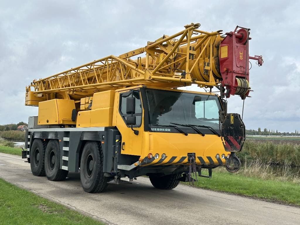 Liebherr LTM 1055-3.1 - رافعة لجميع التضاريس: صورة 2 Liebherr LTM 1055-3.1 - رافعة لجميع التضاريس: صورة 2
