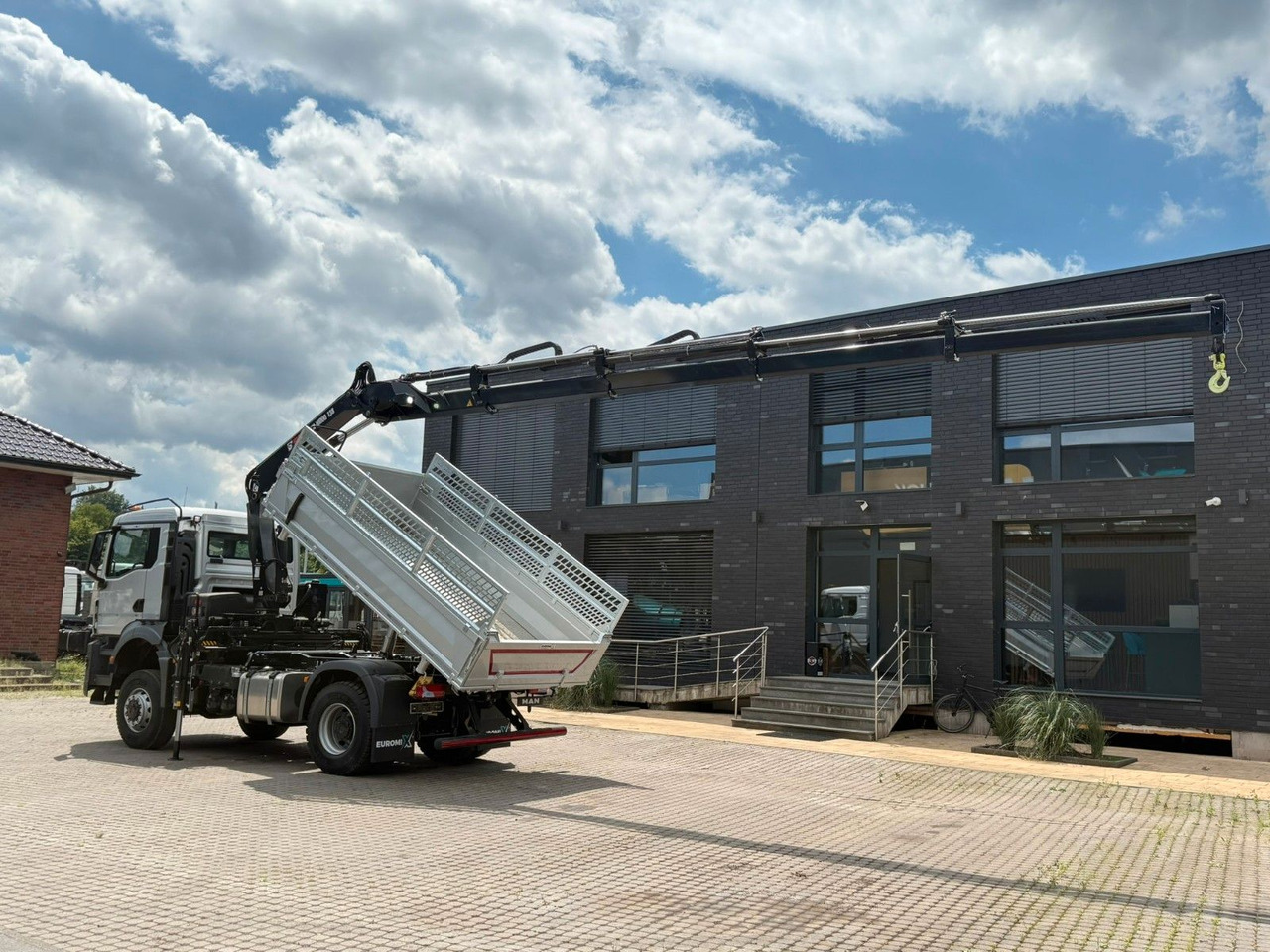 MAN TGS 18.400 TG3 4x4 Euro6e Hiab X-HiDuo 138DS-4 - شاحنة قلاب, شاحنة كرين: صورة 4 MAN TGS 18.400 TG3 4x4 Euro6e Hiab X-HiDuo 138DS-4 - شاحنة قلاب, شاحنة كرين: صورة 4