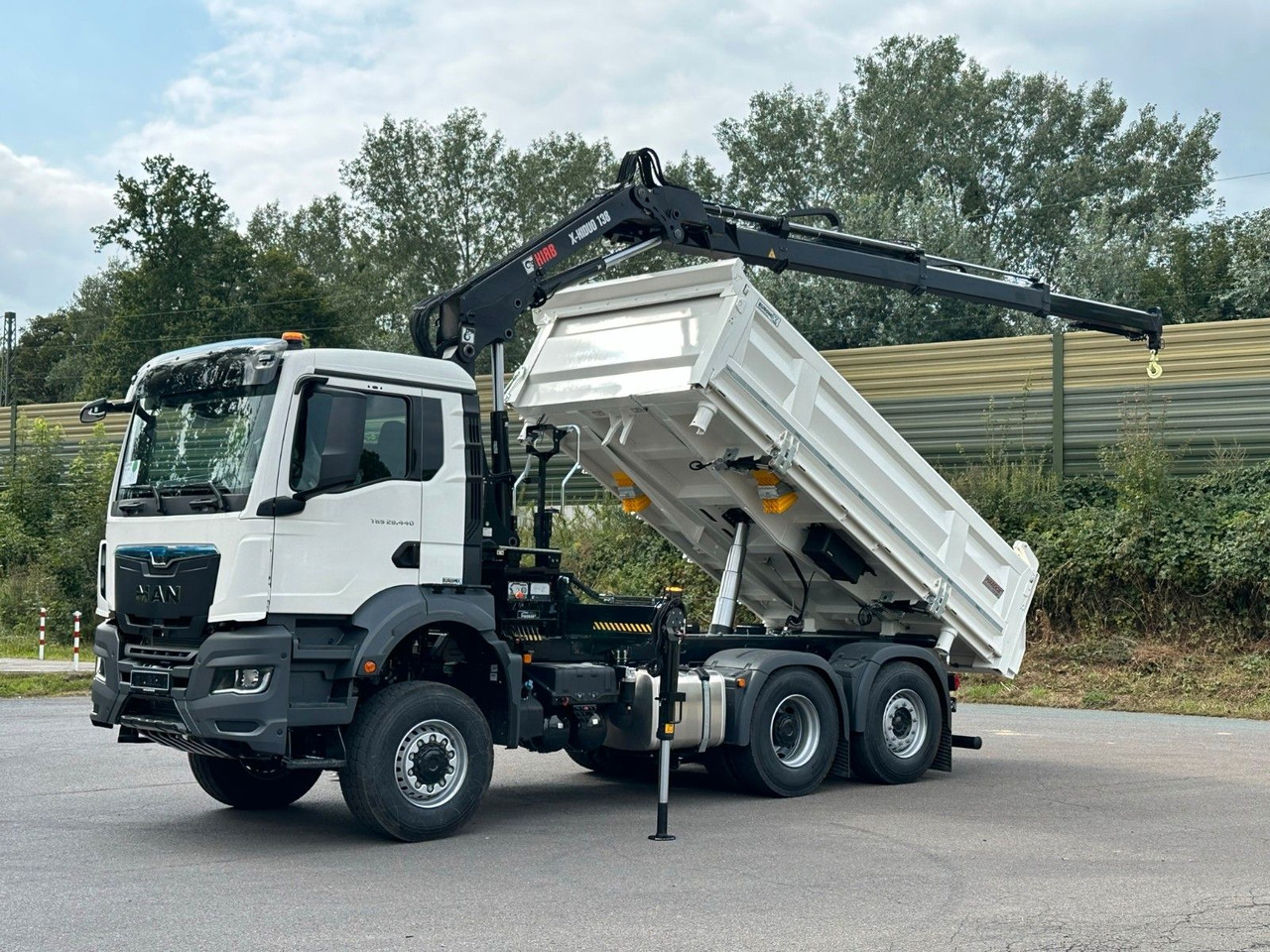 MAN TGS 28.440 6x4-4/3-Seiten- Kipper / Hiab 138-3 MAN TGS 28.440 6x4-4/3-Seiten- Kipper / Hiab 138-3 - شاحنة قلاب, شاحنة كرين: صورة 2 MAN TGS 28.440 6x4-4/3-Seiten- Kipper / Hiab 138-3 MAN TGS 28.440 6x4-4/3-Seiten- Kipper / Hiab 138-3 - شاحنة قلاب, شاحنة كرين: صورة 2