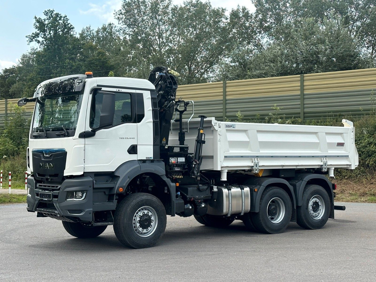 MAN TGS 28.440 6x4-4/3-Seiten- Kipper / Hiab 138-3 - شاحنة قلاب, شاحنة كرين: صورة 2 MAN TGS 28.440 6x4-4/3-Seiten- Kipper / Hiab 138-3 - شاحنة قلاب, شاحنة كرين: صورة 2