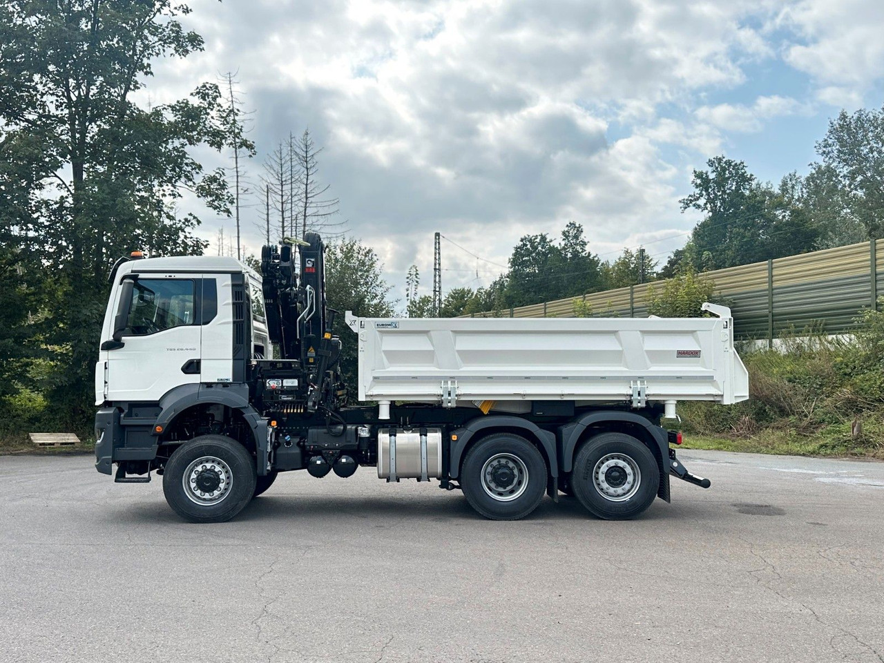 MAN TGS 28.440 6x4-4/3-Seiten- Kipper / Hiab 138-3 - شاحنة قلاب, شاحنة كرين: صورة 3 MAN TGS 28.440 6x4-4/3-Seiten- Kipper / Hiab 138-3 - شاحنة قلاب, شاحنة كرين: صورة 3